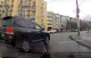 В Пензе водителя потрясло поведение коллеги на дороге