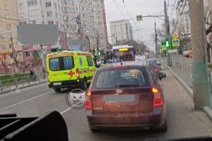 На месте реанимация и ГИБДД. В Пензе на улице Калинина сбили человека