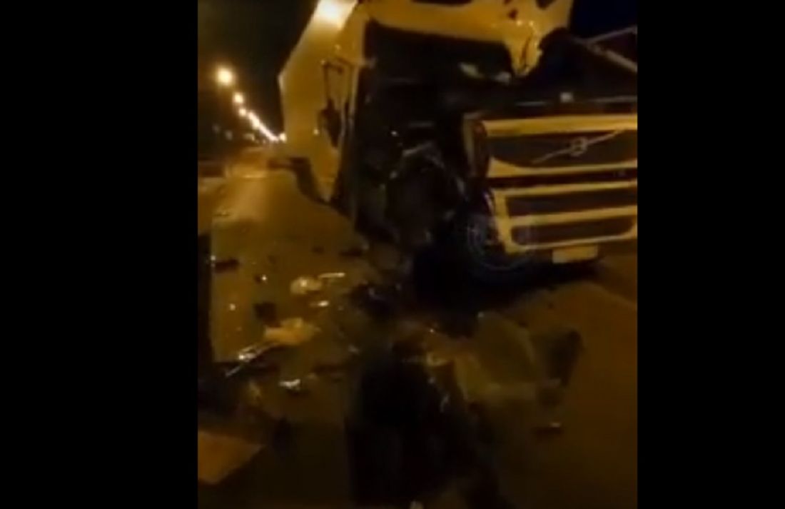 В Пензенской области жестко столкнулись две грузовика. Видео