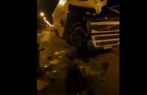 В Пензенской области жестко столкнулись две грузовика. Видео