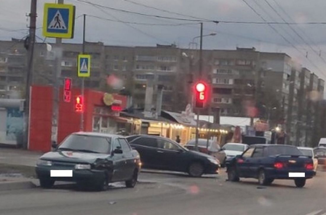 В Пензе две отечественные машины угодили в ДТП