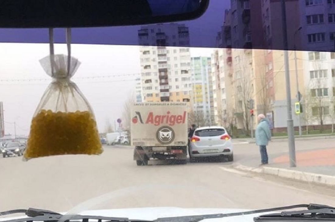 В пензенском микрорайоне Шуист произошла авария с фургоном