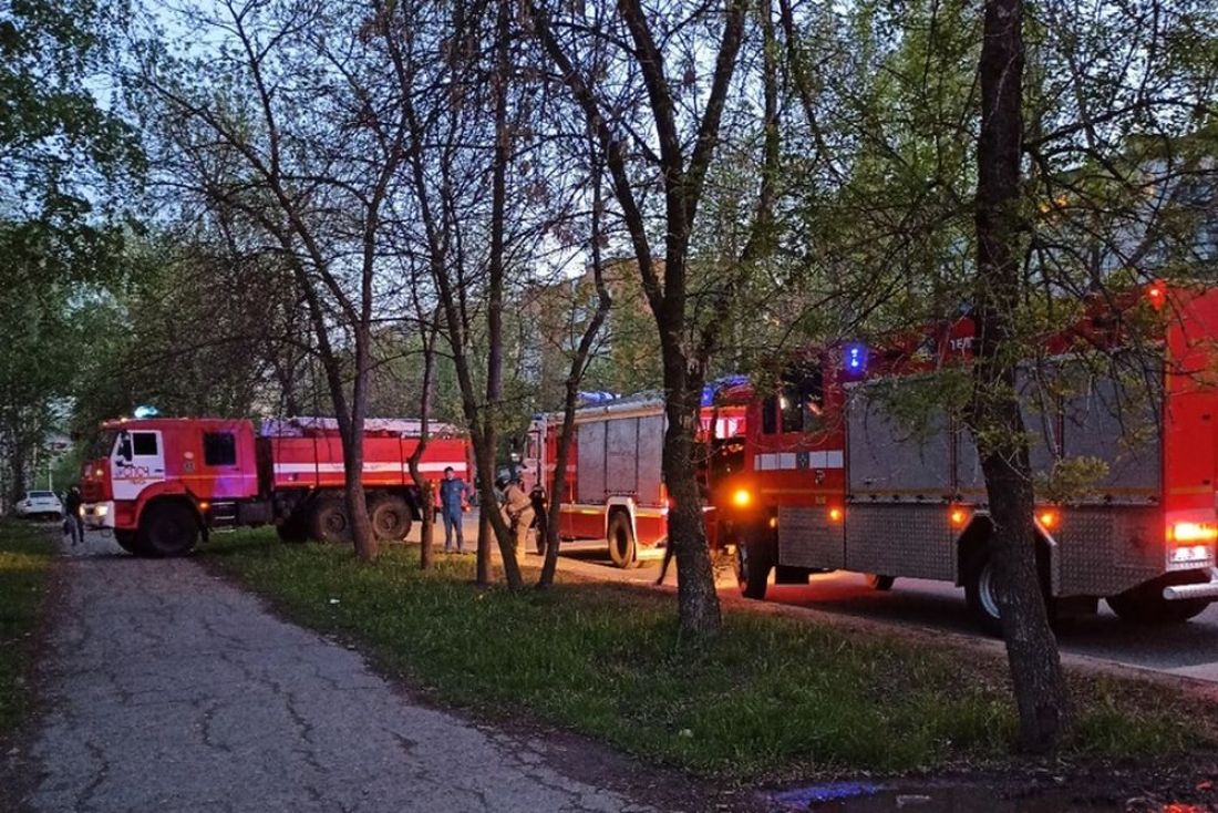 Опубликованы видео горящей комнаты на улице Рахманинова в Пензе