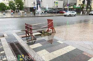 Очередной «провал». Пензенец сообщил о забитых ливневках и противном запахе