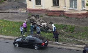 На улице Калинина в Пензе перевернулся автомобиль