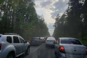 На въезде в Пензу образовалась огромная пробка в обе стороны