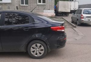 На проспекте Строителей в Пензе неизвестные испортили машину и скрылись