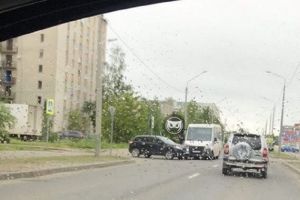 В пензенском микрорайоне ГПЗ-24 столкнулись маршрутка и иномарка
