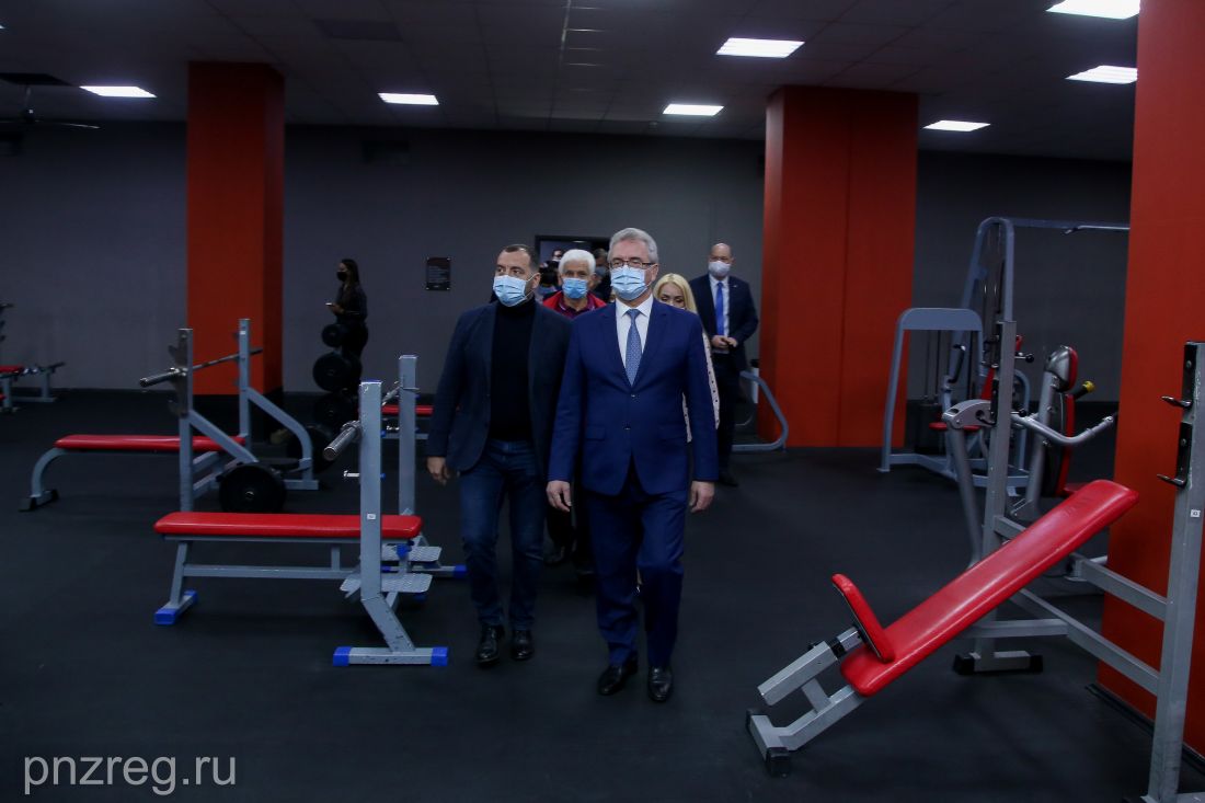 Пензенский губернатор ознакомился с новыми способами работы фитнес-тренеров