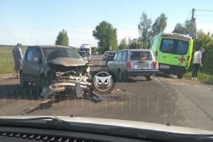 «Пассажир «ВАЗа» сильно пострадал». К месту жесткого ДТП под Пензой прибыла «скорая»