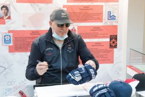 Музей спорта Пензенской области получил подарок от олимпийского чемпиона