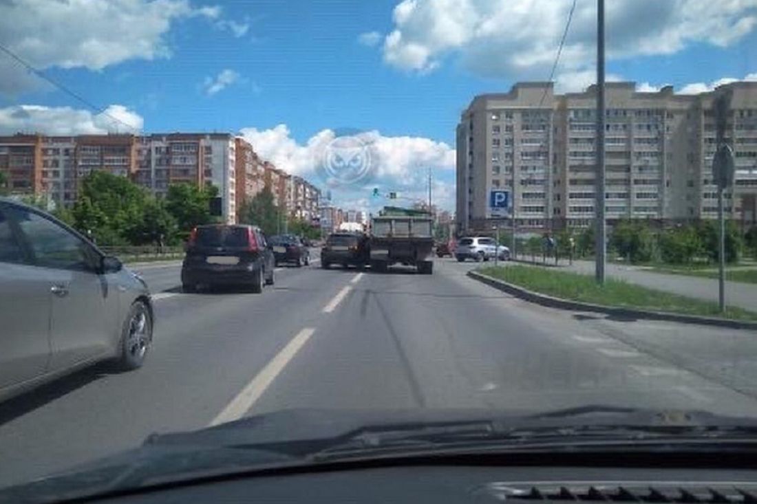 В Пензе ДТП устроили грузовик и легковушка