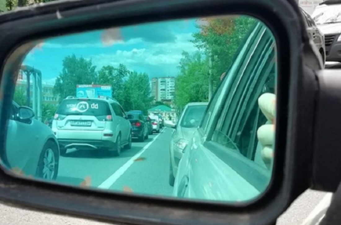 В центре Пензы из-за аварии образовалась большая пробка