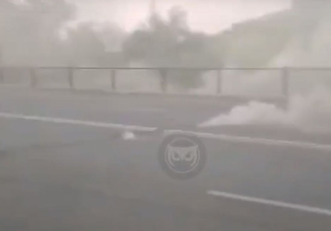 Мост дымился. Появилось видео с места пожара на улице Вяземского в Пензе