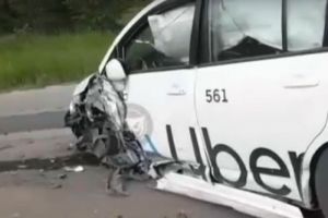 На видео попали последствия жесткого ДТП в пензенском микрорайоне Ахуны
