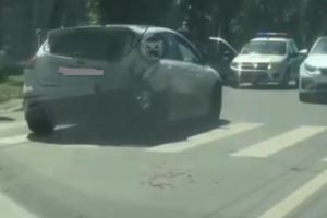 К месту жесткого ДТП в Пензе прибыли сотрудники ГИБДД и «скорая»