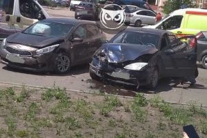 В Пензе на улице Кижеватова в ДТП разбились две иномарки