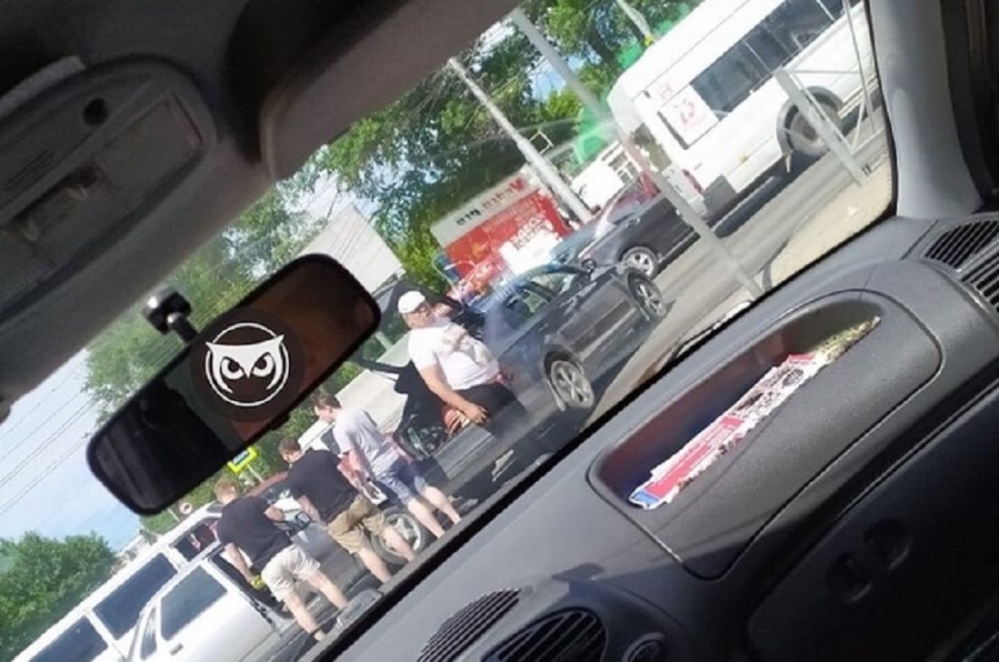 На проспекте Победы в Пензе из-за ДТП остановилось движение машин