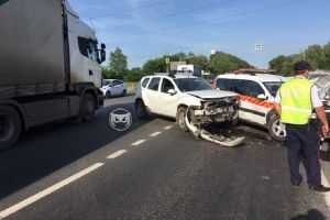 На трассе М-5 на выезде из Пензы в жесткую аварию попали два авто