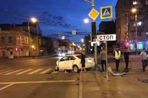 В центре Пензы две легковушки устроили жесткое ДТП
