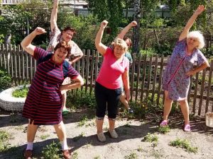 Старость в радость: упражнения для пенсионеров, которые помогут выйти из самоизоляции