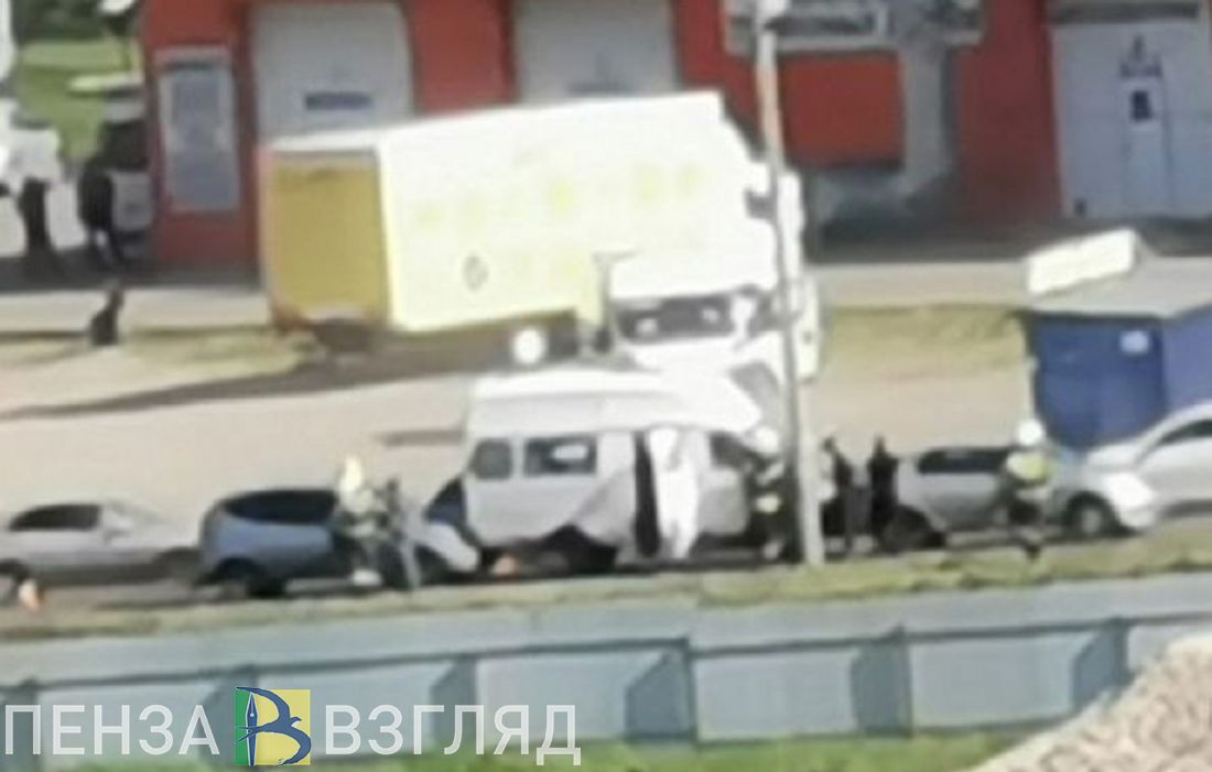 Из-за аварии с маршруткой в Пензе образовалась пробка
