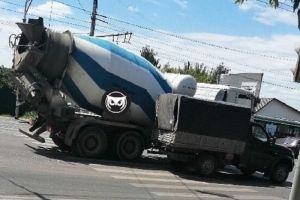 В Пензе бетономешалка попала в аварию