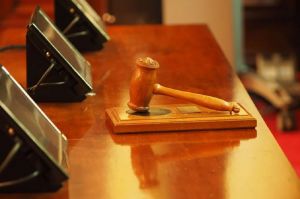 Режиссера Кирилла Серебренникова приговорили к условному сроку