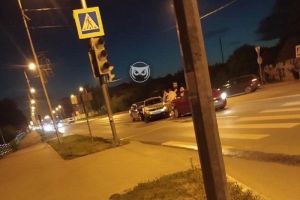 Очевидец зафиксировал на фото тройное ДТП на улице Измайлова в Пензе