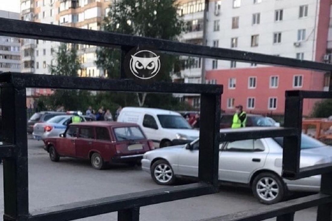 После ДТП в пензенском дворе ребенка увезла реанимация