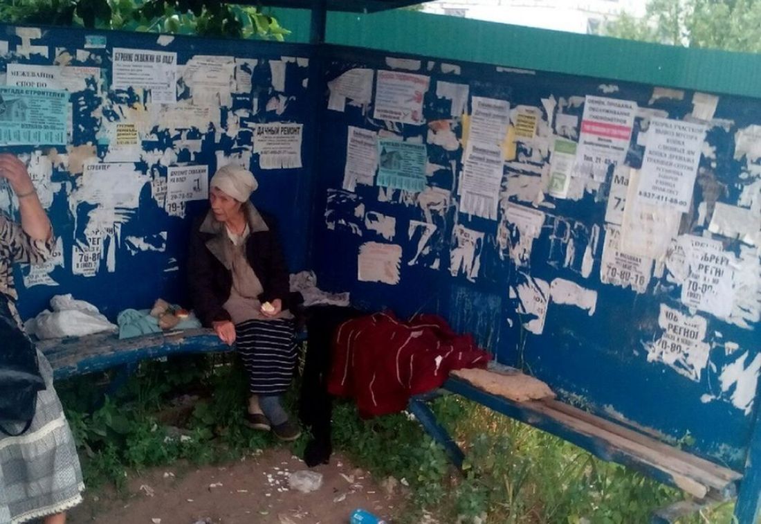 Пензенцы обнаружили на остановке забывшую место жительства женщину