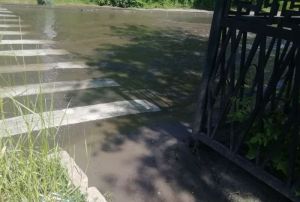 «Закупайте лодки». В Заводском районе Пензы по улицам потекла вода