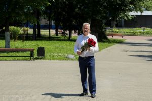 Иван Белозерцев возложил в Пензе цветы к бюсту Лермонтова