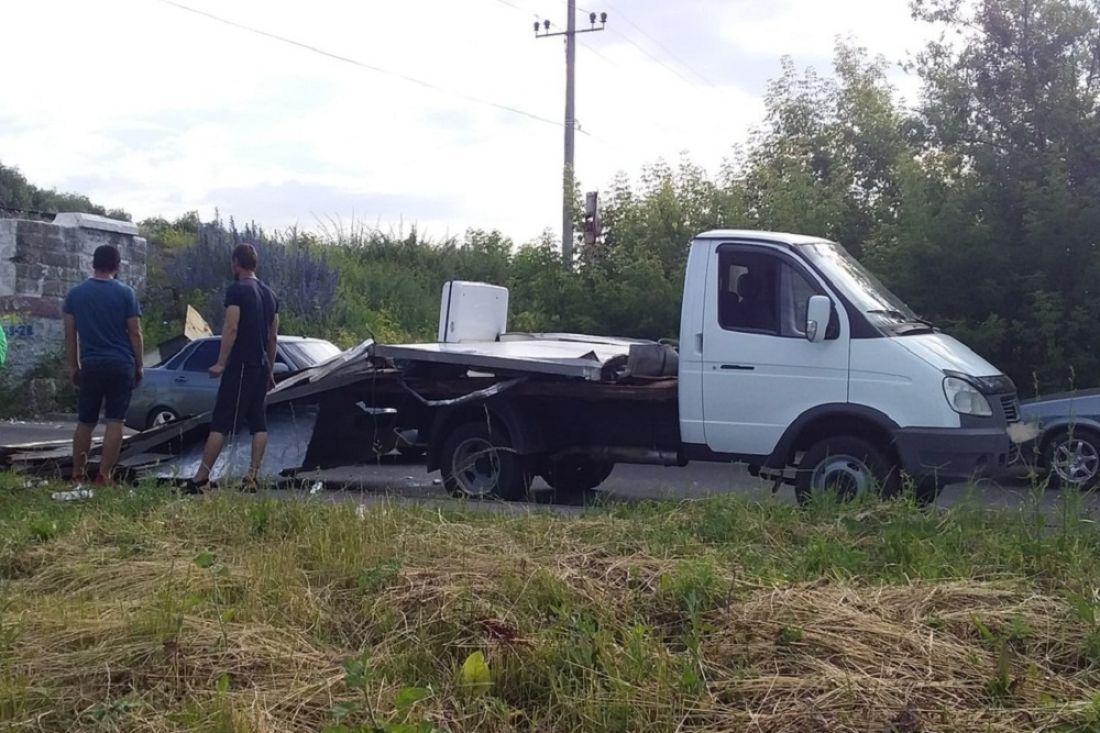 Опубликованы фото с места аварии у «моста дураков» в Пензе