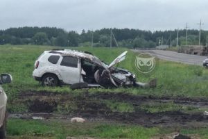 В селе под Пензой в жестком ДТП раскурочило иномарку