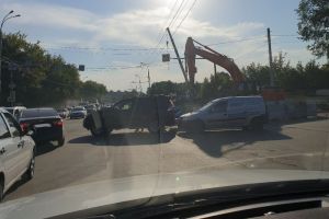 Попавшие в ДТП в Пензе автомобили затруднили движение транспорта