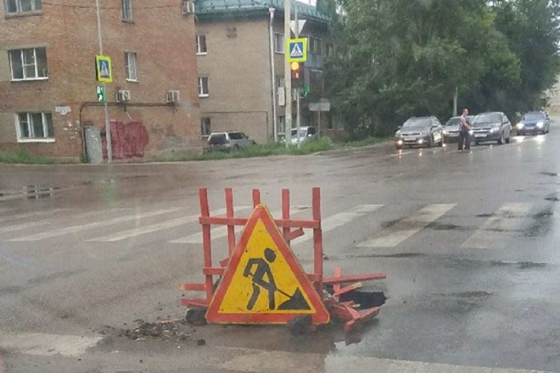 Пензенца пугает разрастающаяся яма на дороге
