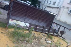 «Отдыхает». В Заводском районе Пензы упала остановка