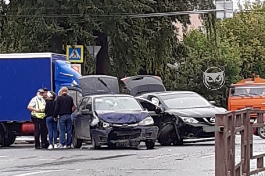 Реанимация прибыла к месту жесткой аварии в районе пензенского автовокзала