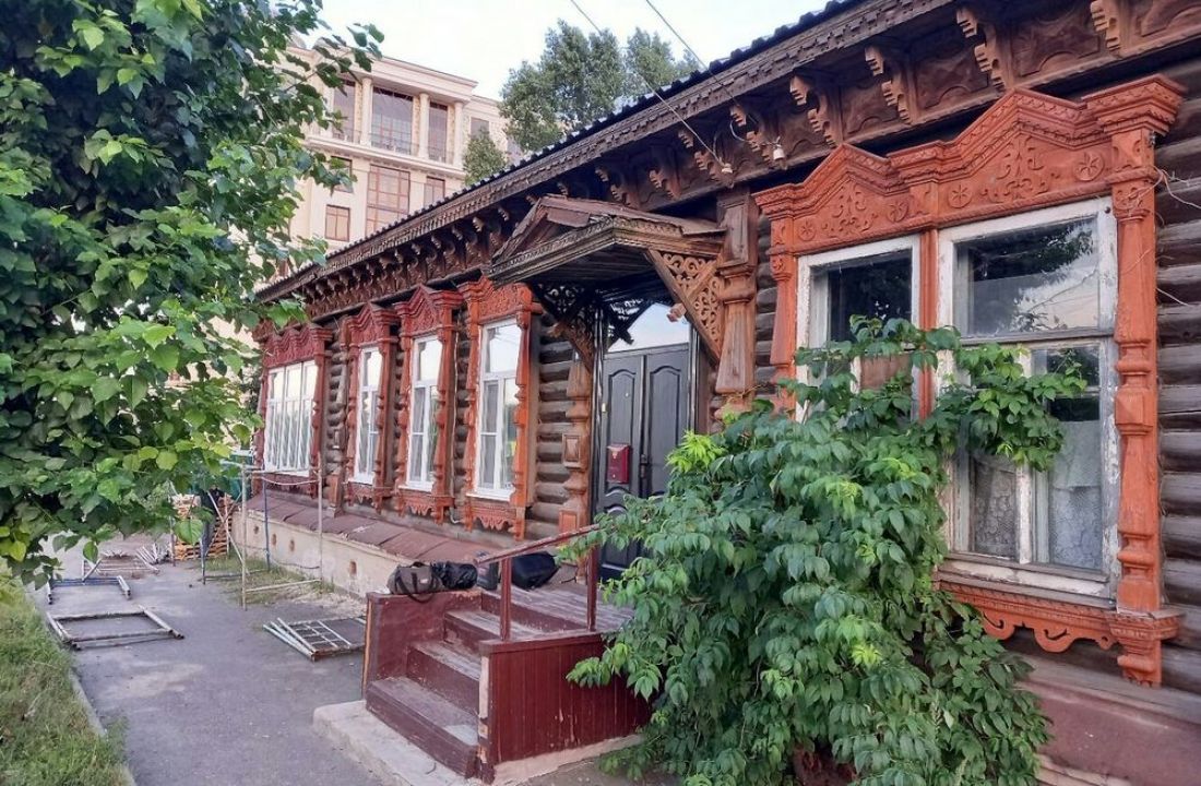 В Пензе добровольцы ремонтируют старинный особняк на улице Чкалова