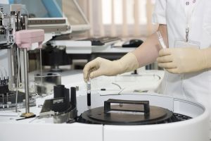 Повторное заражение коронавирусом назвали редким явлением