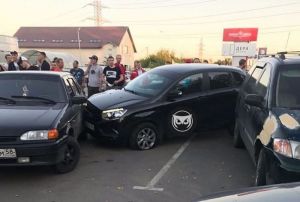 На Севере в Пензе водитель устроил массовую аварию на стоянке