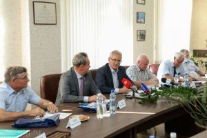 Белозерцев призвал повышать зарплаты пензенским промышленным специалистам