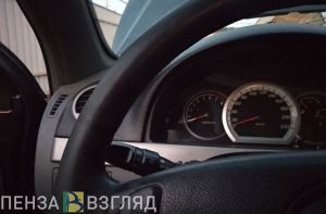 В Пензе автоледи на дорогой машине сбила девушку и оставила с больным боком у подъезда