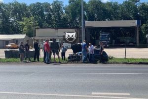 На трассе в Пензенской области раскуроченное авто выбросило в кювет