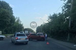На Севере в Пензе в лобовую столкнулись два легковых автомобиля