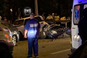 Легковушки всмятку. В Пензе пьяный водитель устроил жесткую аварию