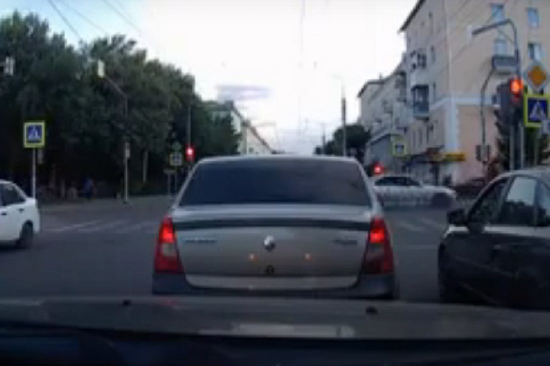 На видео попало, как в центре Пензы сбили пешехода