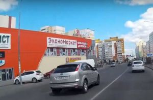 В пензенской Терновке водителей поразил бесстрашный человек за рулем