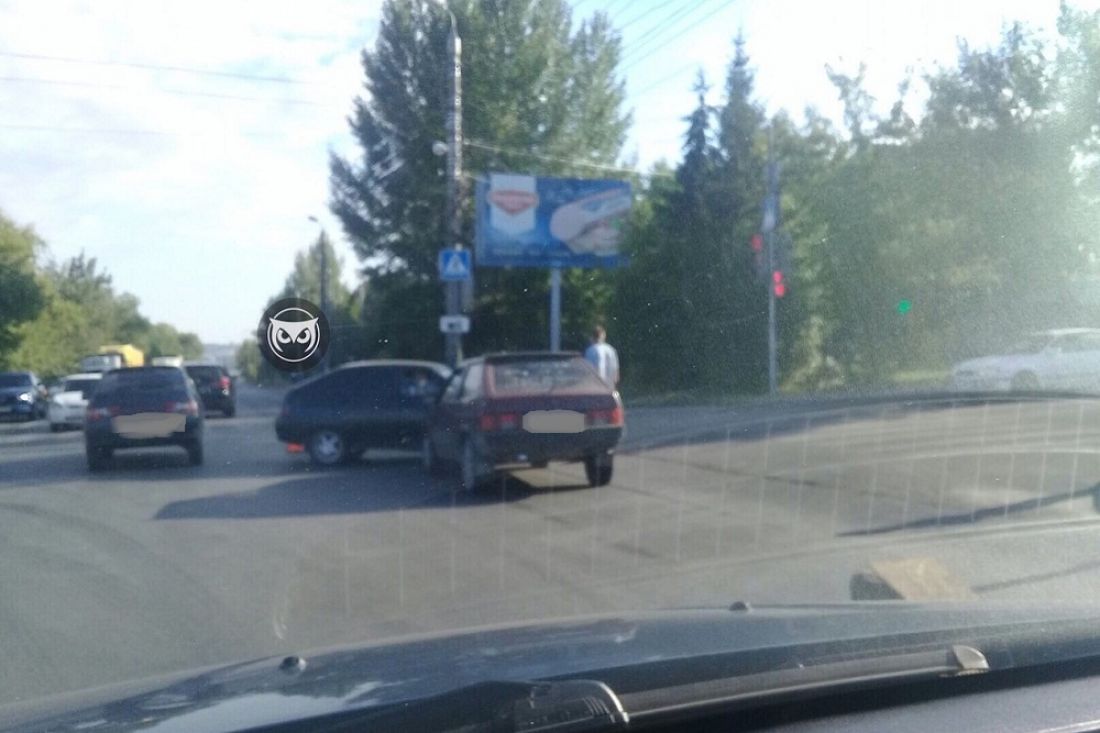 «Будет пробка». На Севере в Пензе две легковушки угодили в ДТП